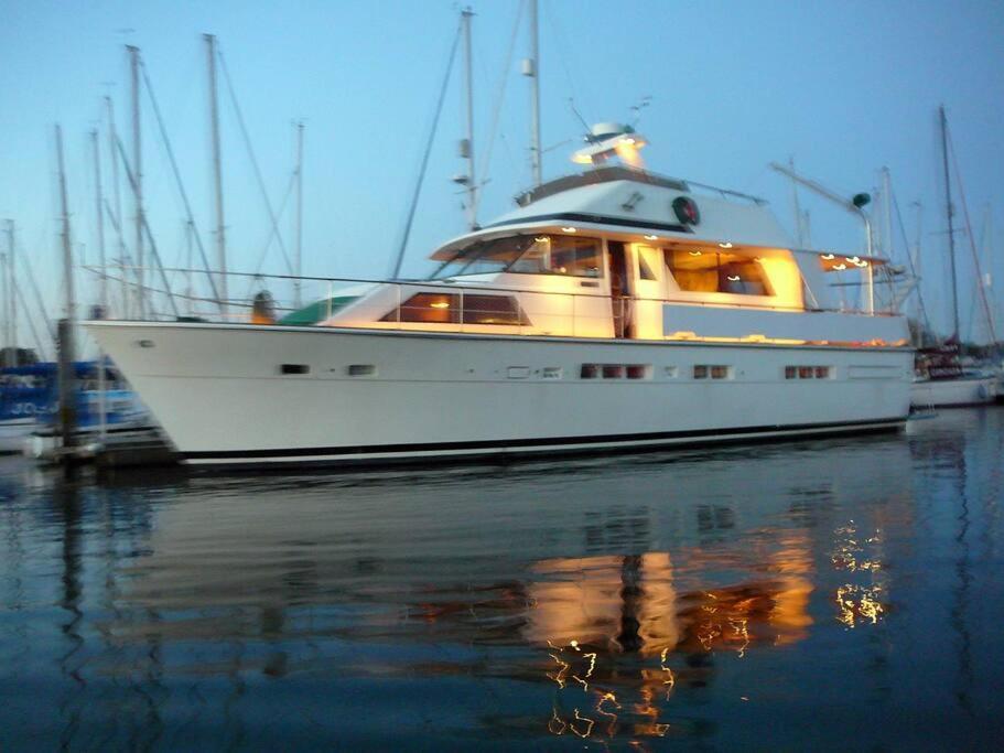 Bateau-hôtel Super Yacht Temptation With A Hot Tub Jacuzzi On The South Coast Uk *